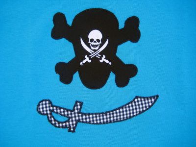 Totenkopf mit Schwert