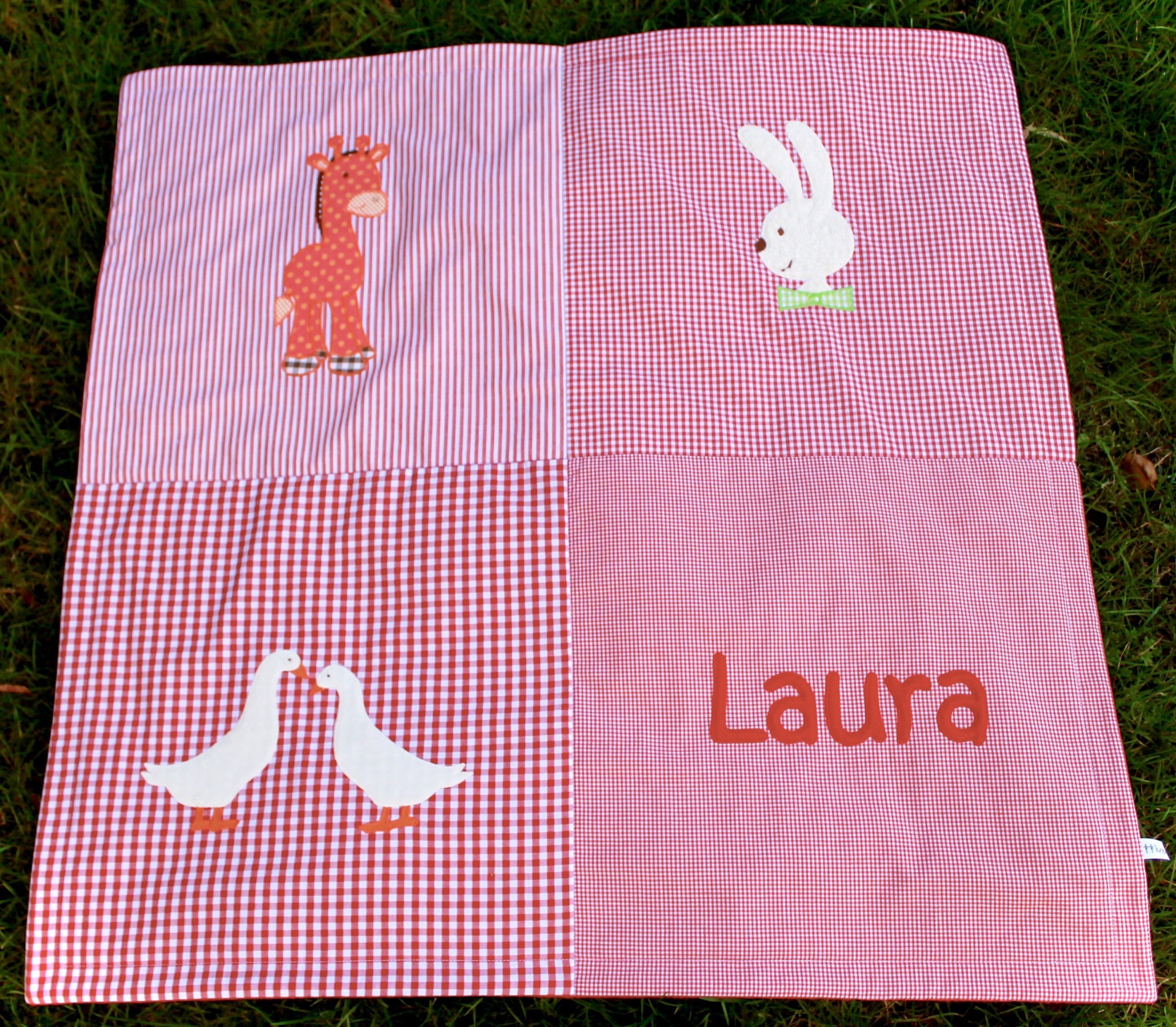Baby Patchworkdecke mit Motiven - rot