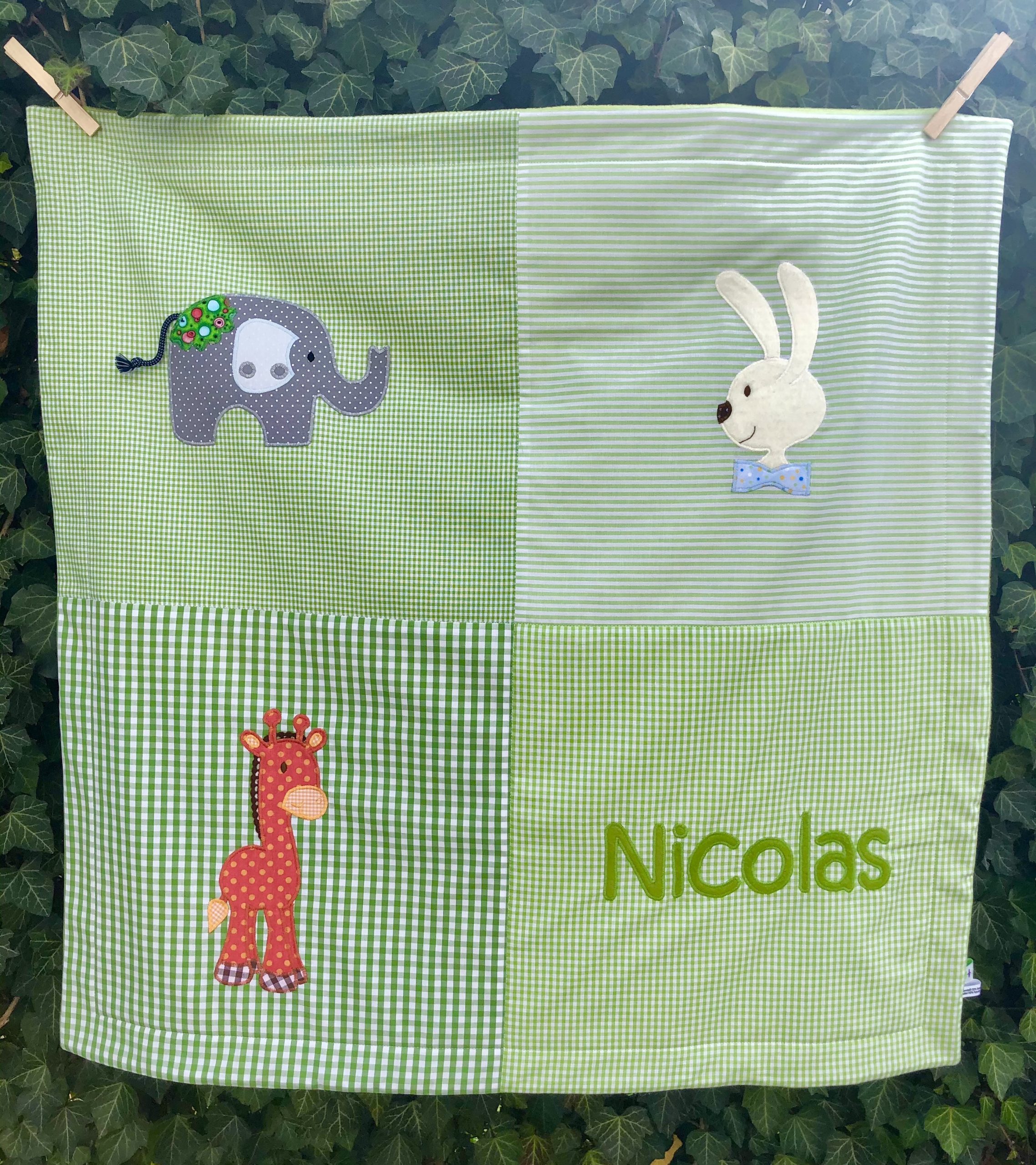 Baby Patchworkdecke mit Motiven - grün