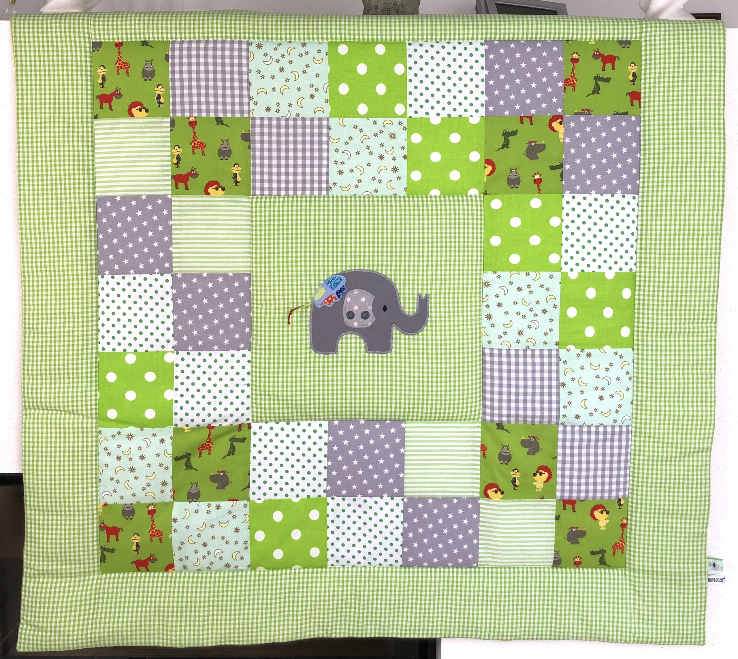 Patchwork Babydecke mit Motiv oder Name - grün