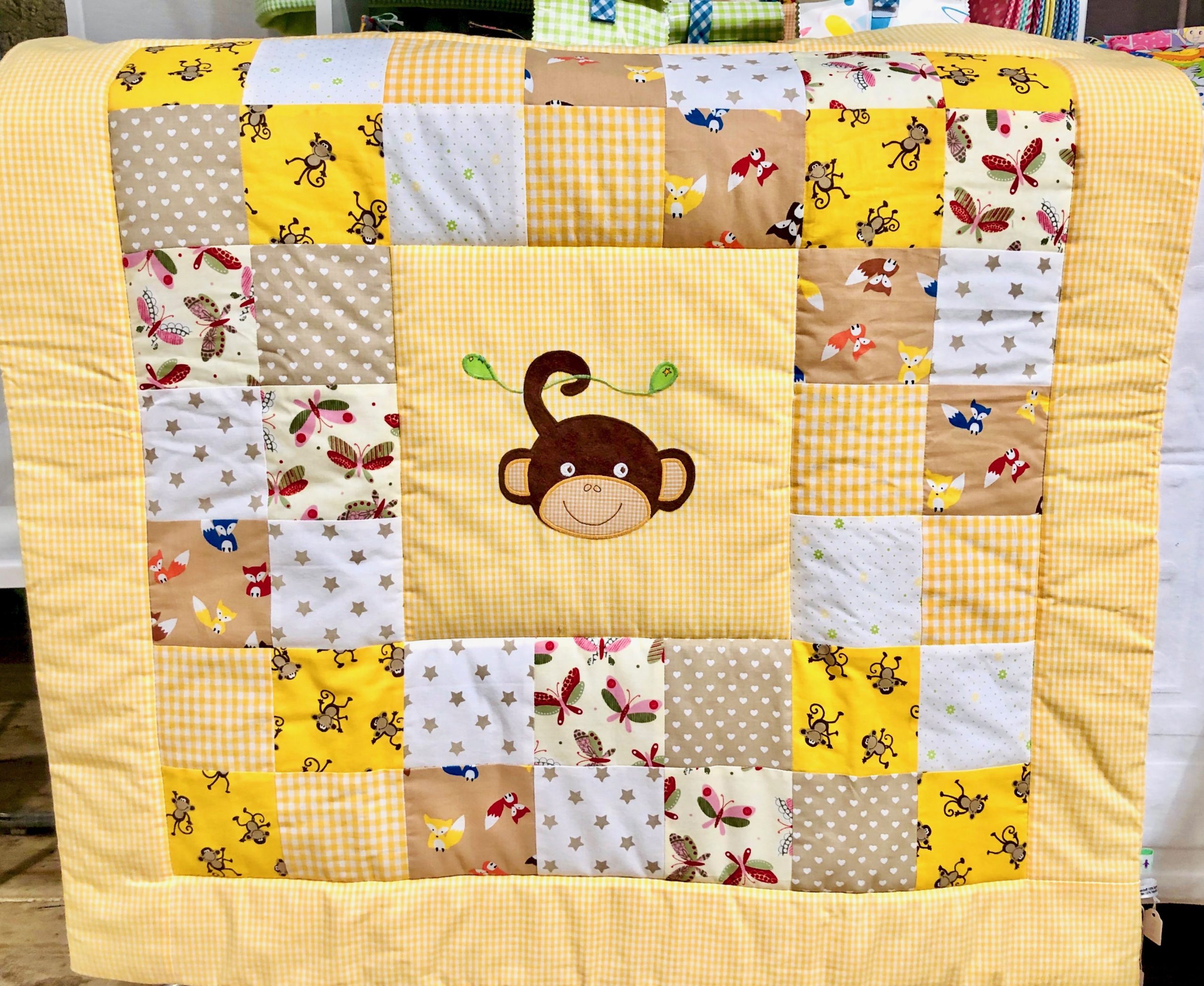 Patchwork Babydecke mit Motiv oder Name - gelb