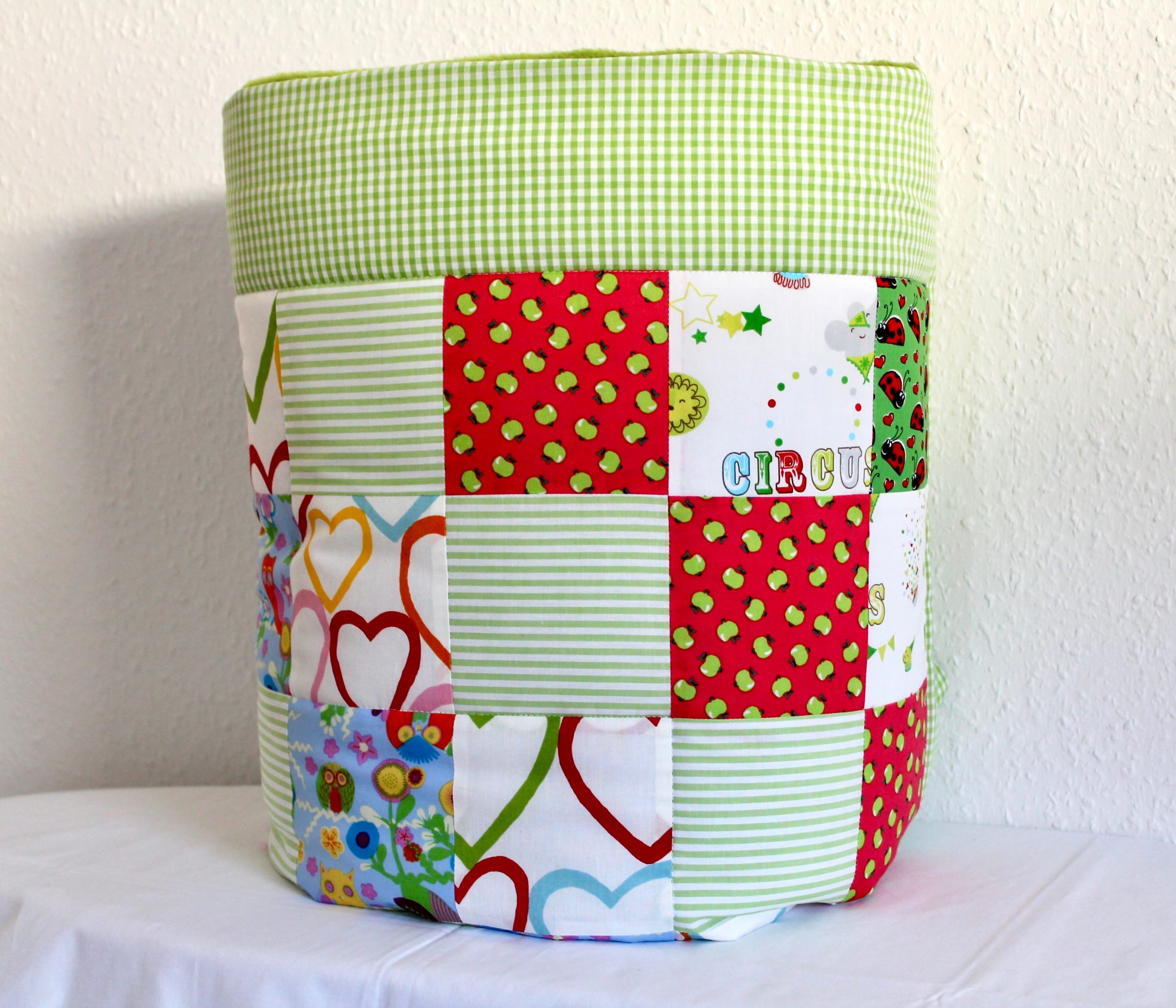 Patchwork Babydecke ohne Namen - grün/rot 3