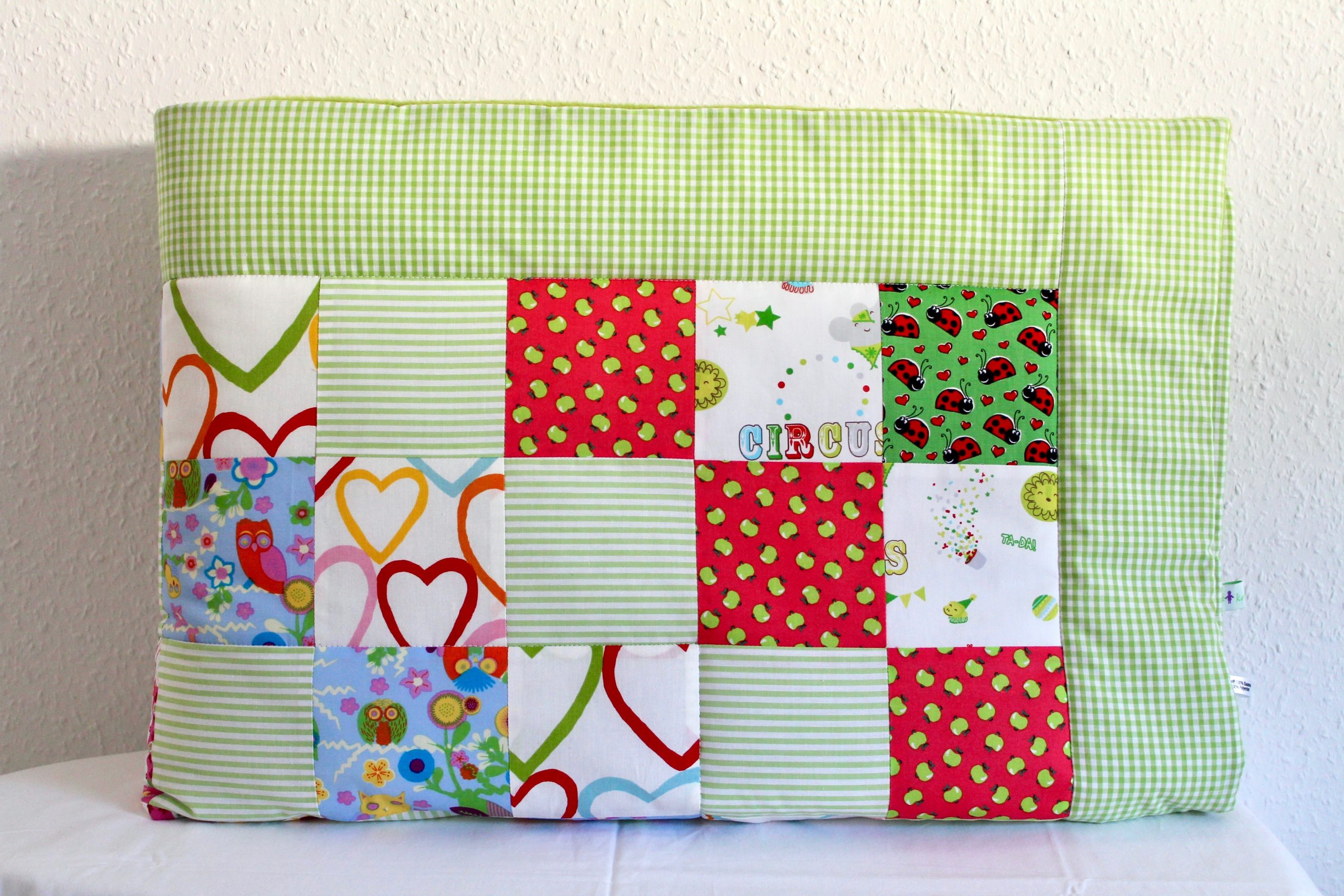 Patchwork Babydecke ohne Namen - grün/rot