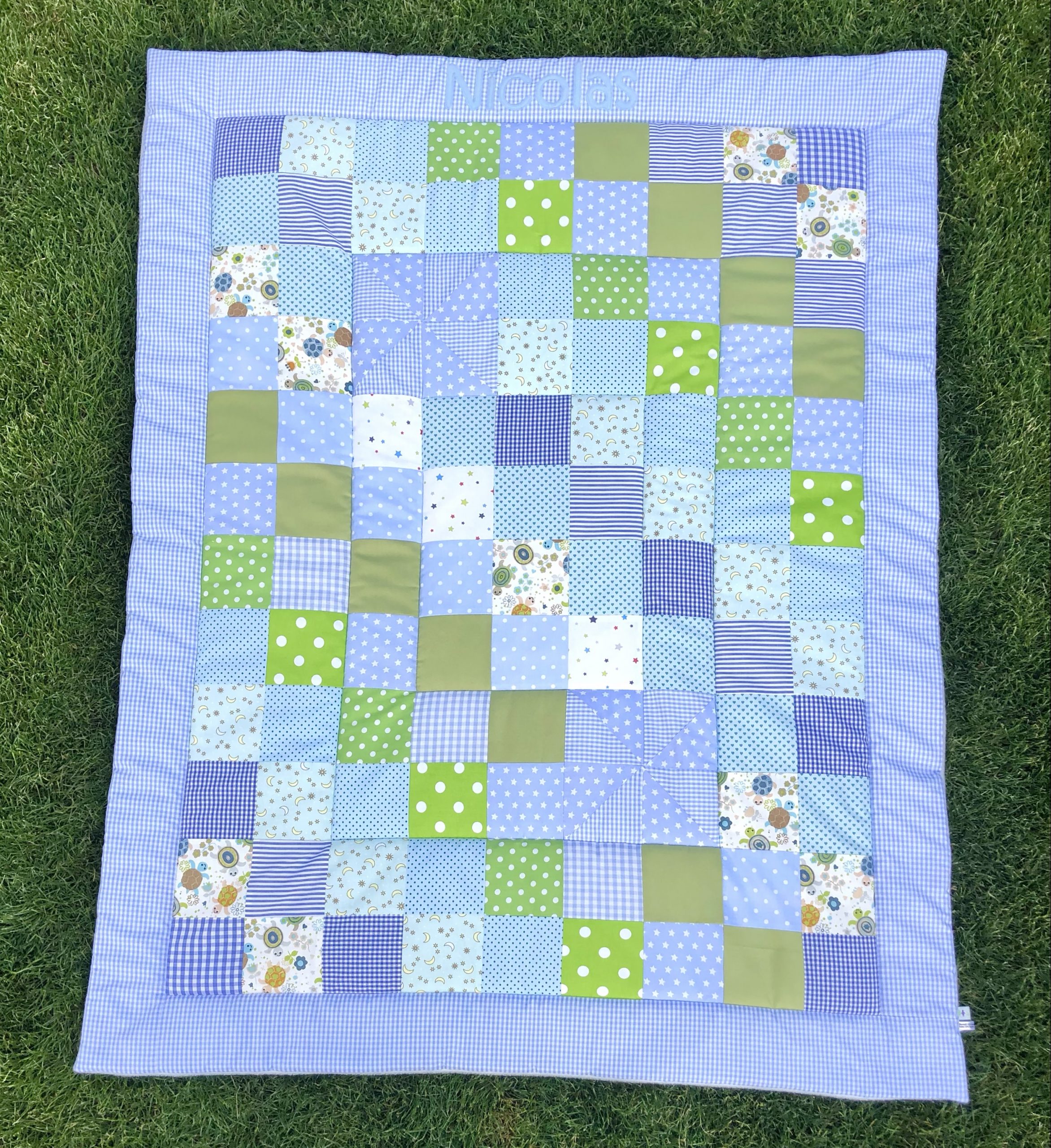 Patchwork Babydecke mit Name - hellblau 2